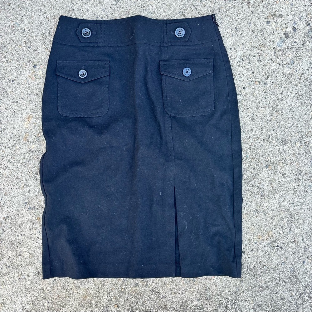 Black skirt with pocket details